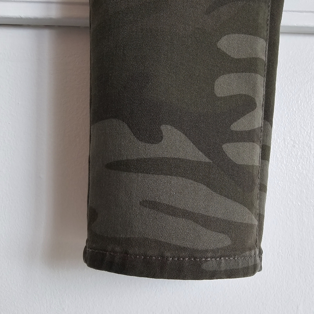 Levi's Camouflage Ankle Skinny Jeans - Picture 8 of 11